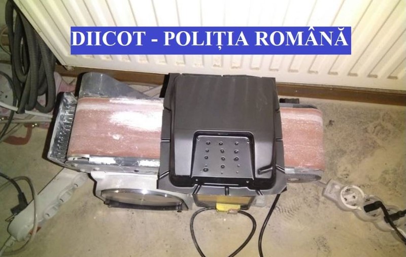 Patru olteni furau bani din conturile mexicanilor. Ce s-a găsit la perchezițiile din țară