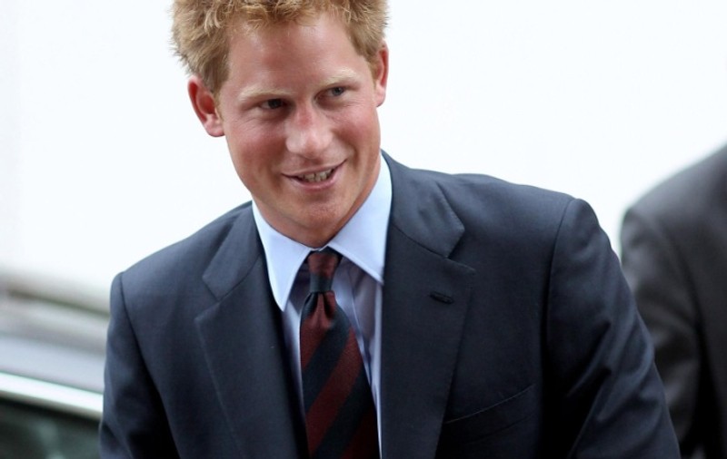 Prinţul Harry ia droguri care-i distrug creierul şi îl pot omorî