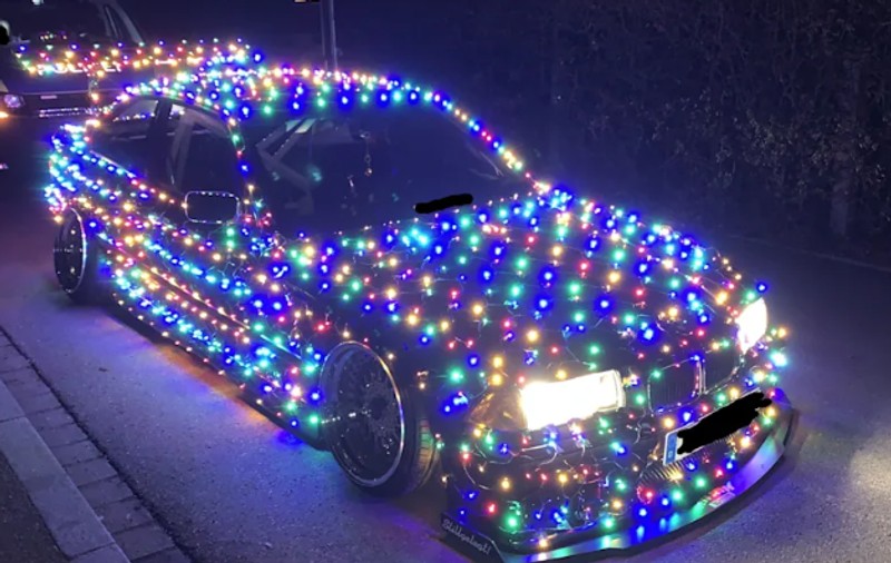 Momentul în care „BMW-ul de Crăciun” este scos din circulație de poliția germană: „Unde putem dona pentru amendă?”