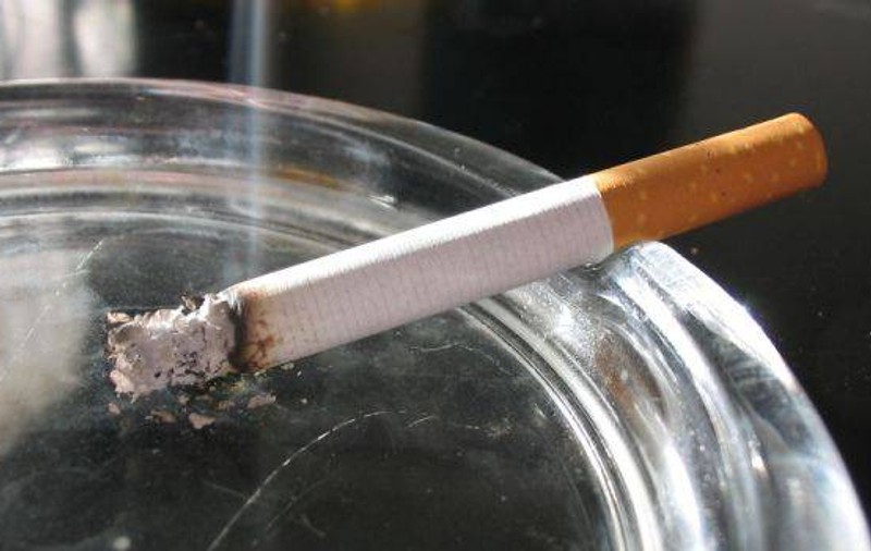 Încă o veste proastă pentru fumători. Ţigările cu arome vor fi interzise. Până când se mai găsesc la vânzare