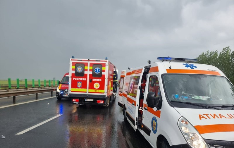 Accident cu 11 persoane implicate în județul Arad. Un bărbat a fost transportat la spital