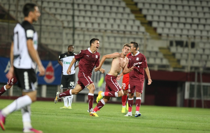 VIDEO/ Povestea lui Florin Călin, eroul Rapidului din meciul cu U Cluj. ^Puştiul e student la ASE şi a fost promovat în Liga a II-a de Viorel Moldovan. Ganea îl pusese pe lista neagră 