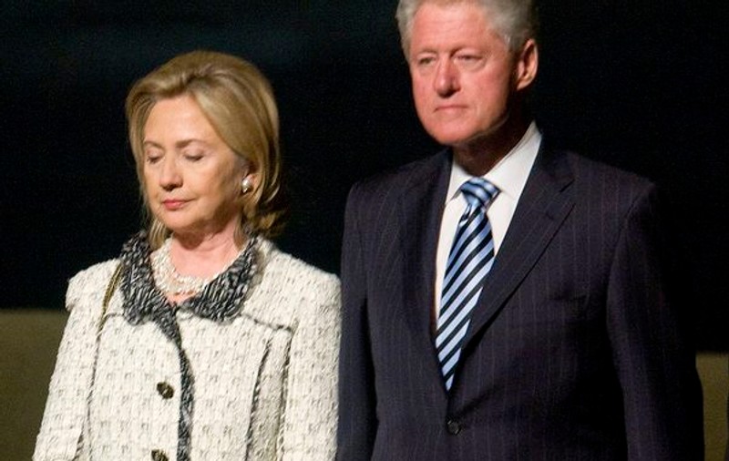 DIVORŢUL SECOLULUI! Hillary şi Bill Clinton o iau pe drumuri separate