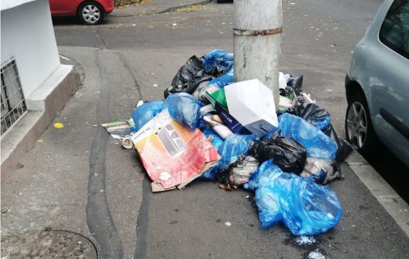 Cum au fost identificați de Poliție craiovenii care au aruncat pe stradă pungi cu gunoi