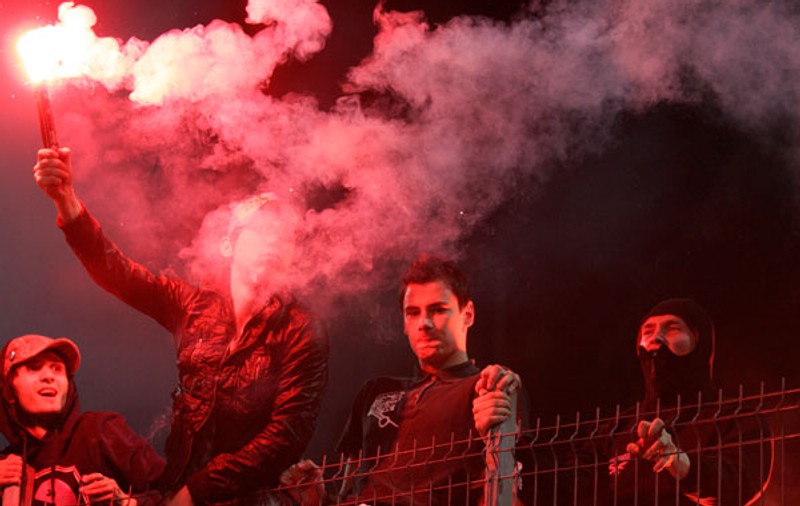 Surprinşi când doseau făclii pe stadionul Ion Oblemenco