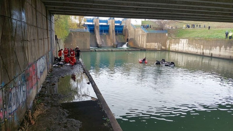 Mașina a căzut în râul Dâmbovița în zona Podului Ciurel | Foto: ISU București-Ilfov