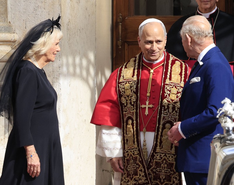 Cum a apărut regina Camilla la Vatican. Regele Charles și Papa Leon s-au rugat împreună în Capela Sixtină