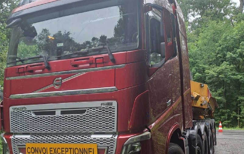 Un șofer român de TIR a plătit amenzi de 21.840,99 de euro, pe loc, cu cardul, ca să fie lăsat să circule prin Cehia