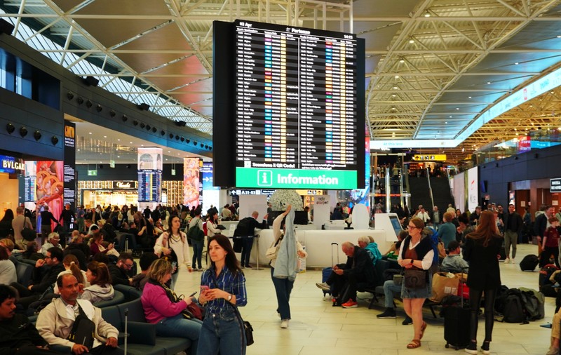 Aeroporturile dintr-un oraș preferat de români cer suspendarea controalelor biometrice. Se tem de haos în plin sezon al vacanțelor