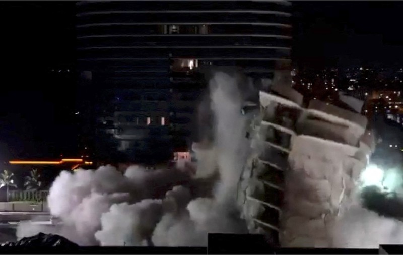 Momentul în care a fost demolată clădirea din Miami prăbușită parțial