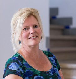 Agneta Fischer, decanul Facultăţii de Ştiinţe Sociale şi Comportamentale şi profesor de Procese afective şi emoţii în departamentul de Psihologie şi Psihologie Socială la Universitatea Amsterdam. Foto: Dirk Gillissen