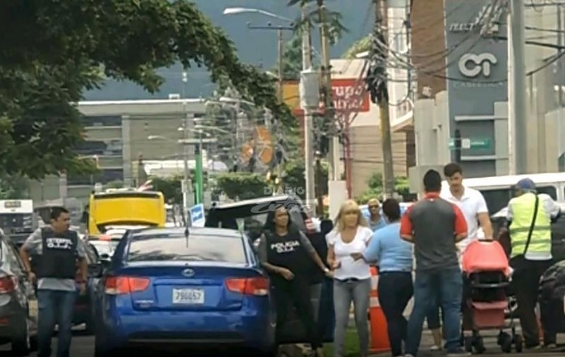 Elena Udrea locuia într-un imobil de lux în San Jose, Costa Rica, unde chiria era exorbitantă. Mânca la restaurante de fițe și plătea numai cash