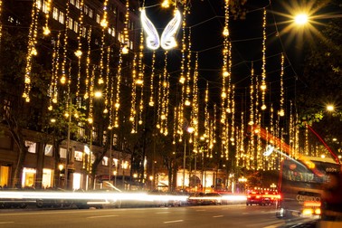 Luminile de Crăciun din centrul Barcelonei. | Foto: Profimedia