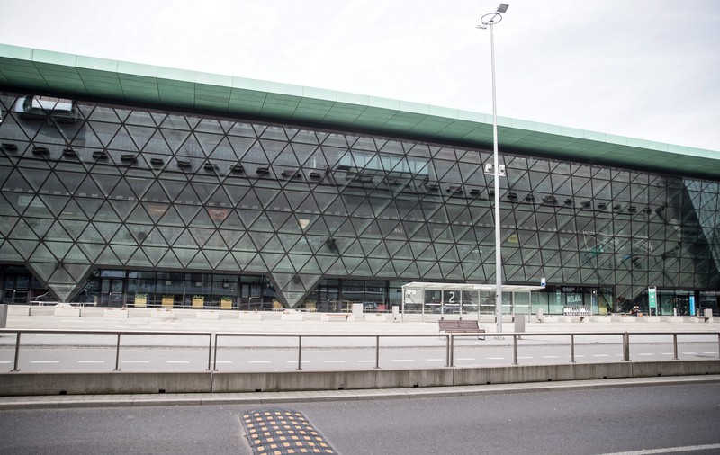Incendiu în turnul de control al traficului de pe aeroportul din Cracovia. Toate aeronavele, redirecționate, nu decolează niciun avion