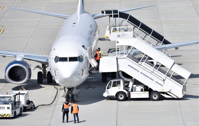 Ce salarii şi ce averi au şefii aeroportului din Craiova
