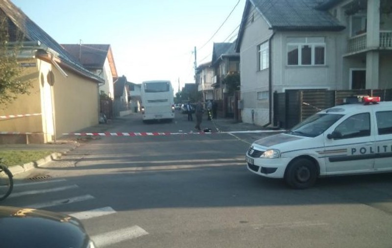 Un elev a murit, după ce a fost lovit de autobuzul care-l ducea la școală în Sighetu Marmației. Adolescentul avea căști în urechi