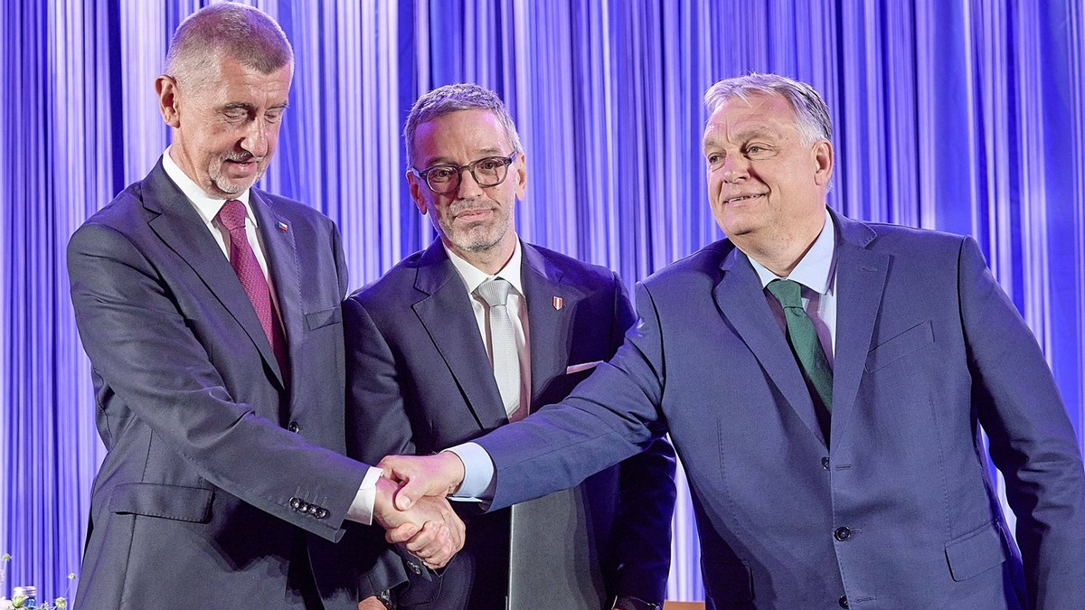 Andrej Babis (stânga), Herbert Kickl (centru) și Viktor Orban, noii aliați politici pe plan european Foto: Profimedia