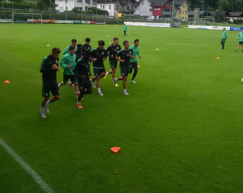 Steaua - Klagenfurt 4-5. ^Amical de coșmar pentru Rădoi. Campioana României a fost umilită de o echipă din liga a II-a, care a condus cu 3-0 la pauză. Țucudean a reușit dubla, iar Tudorie a marcat la debut