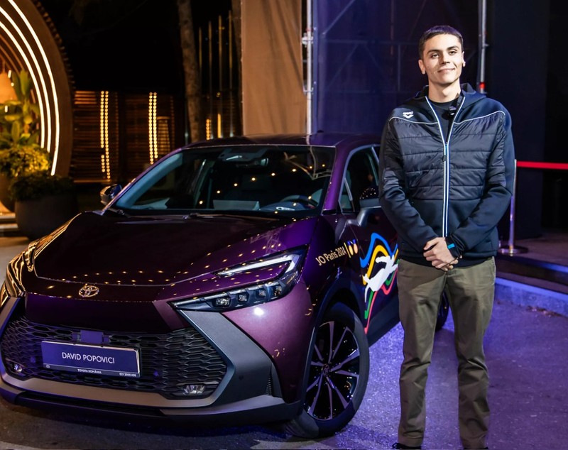 Cât valorează toate mașinile pe care le are David Popovici. Și-a cumpărat un bolid de lux și a primit patru autoturisme