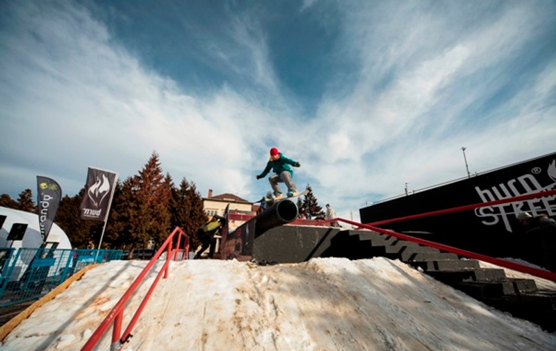 La Baia Mare, ”nebunie” snowboard pentru 2.000 de euro
