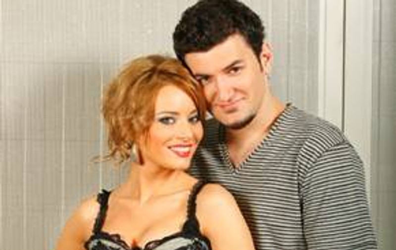 Smiley și Laura Cosoi, apostrofați pentru că s-au sărutat în biserică