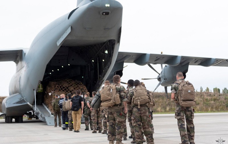 27 de români încă așteaptă să fie evacuați din Afganistan. Câți au reușit să plece până acum