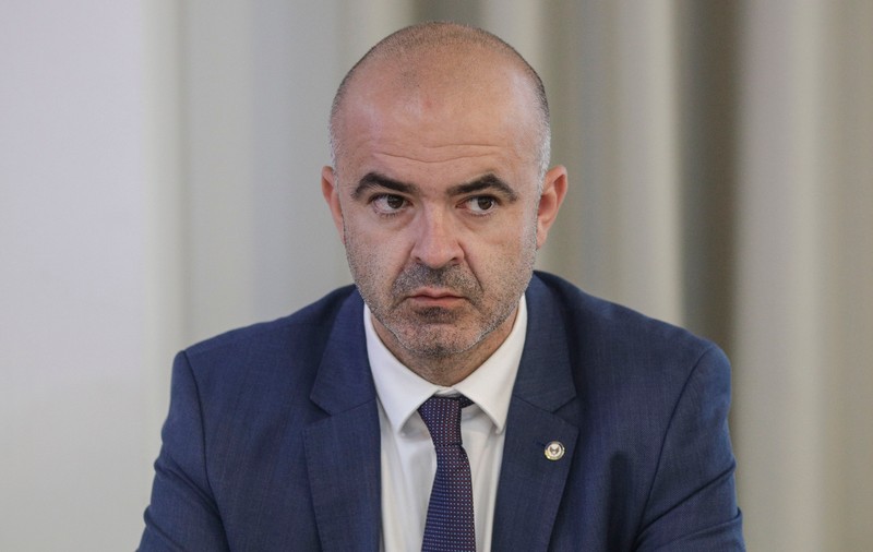 Investigație. Lacunele din declarația de interese a unui secretar de stat: firma soției primește bani de la fondul de stat unde el este membru în consiliul de administrație