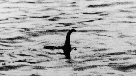Cea mai cunoscută poză a monstrului din Loch Ness