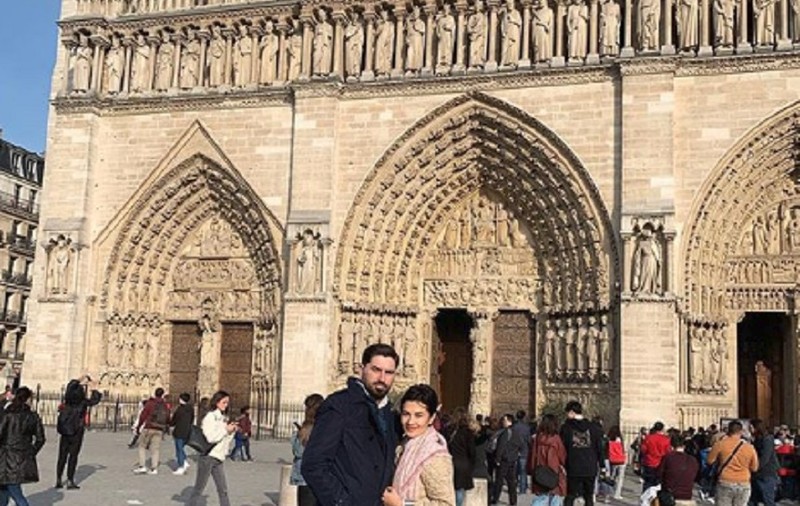 Artista de muzică populară Olguța Berbec, surprinsă de incendiul de la Catedrala Notre-Dame. „Suntem aici!”