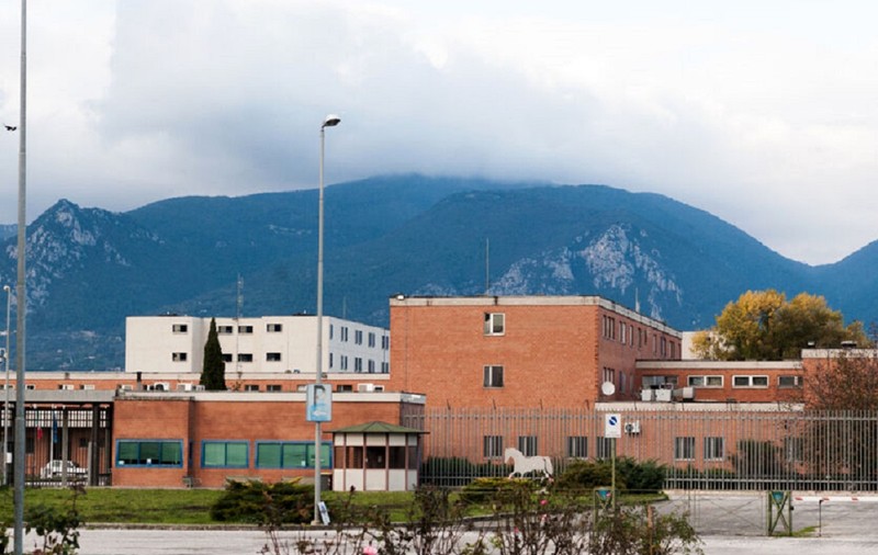 Un pușcăriaș român a băgat groaza în medicii dintr-o închisoare italiană, care nu mai vor acum să trateze deținuții. Ultima lui victimă e o doctoriță
