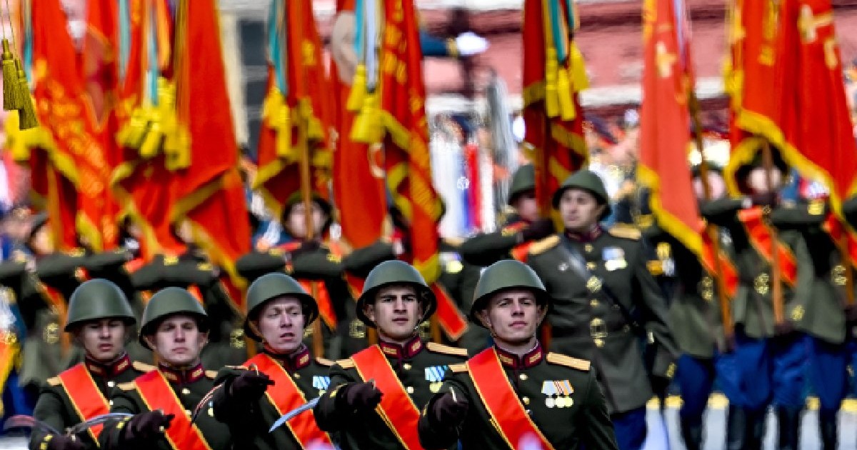 Trupele mărșăluiesc în timpul paradei de Ziua Victoriei, desfășurată ca parte a sărbătoririi celei de-a 80-a aniversări a Victoriei în Marele Război Patriotic în Piața Roșie din Moscova, Rusia, pe 9 mai 2025
