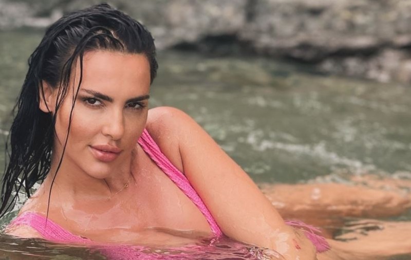 Imagini cu Lavinia Pîrva în costum de baie. Cum s-a pozat soția lui Ștefan Bănică