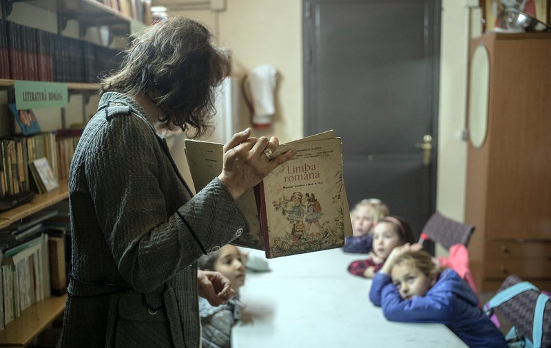 Drama românilor plecați să muncească în Spania: „Noi le vorbim copiilor română și ei ne răspund în castellano”