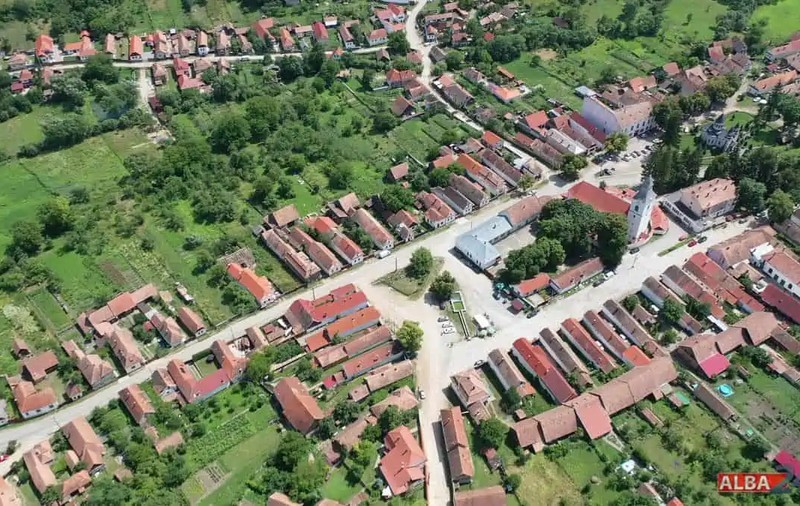 VIDEO. Cum arată comuna din România care se întreține 100% din turism. Este în top 10 cele mai frumoase din țară