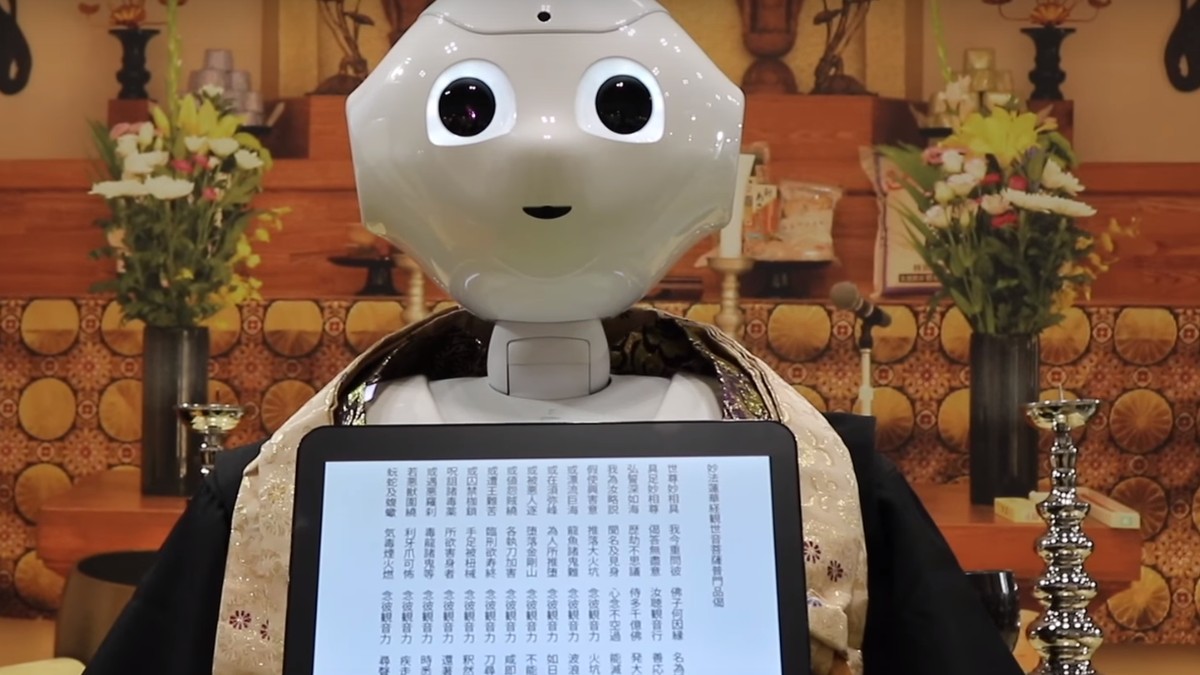 A apărut preotul-robot. Este budist și slujește la înmormântări în Japonia