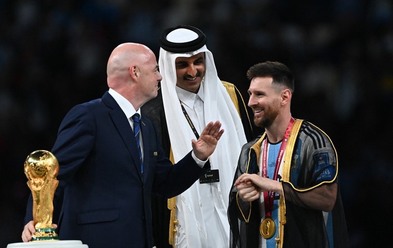 Un milion de dolari pentru mantia îmbrăcată de Messi după ce a câștigat Cupa Mondială. Cine a oferit banii