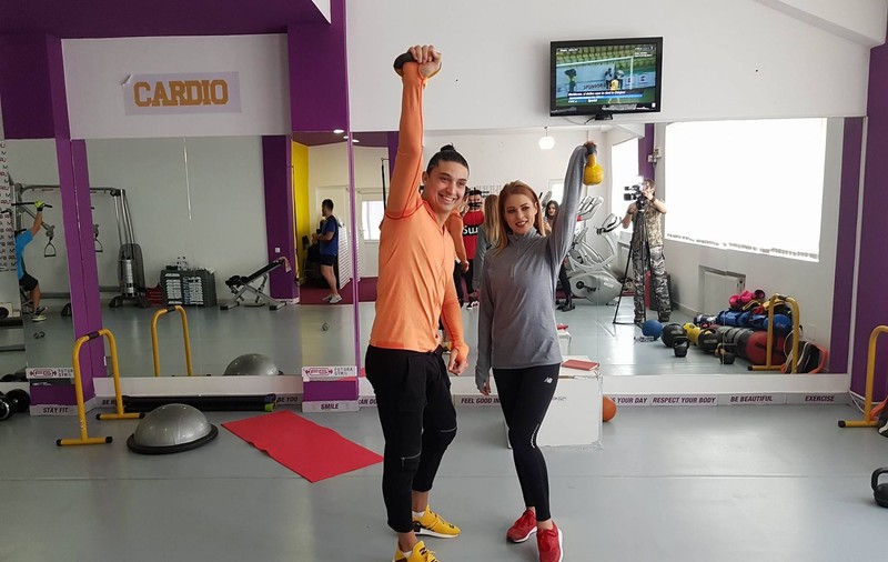 Proful de fitness al fotbaliștilor, Alexander Florescu, antrenează acum o vedetă din showbiz