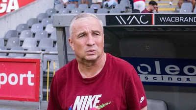 Dan Petrescu, 57 de ani, a suferit în Suedia cea mai umilitoare înfrângere a carierei sale de antrenor