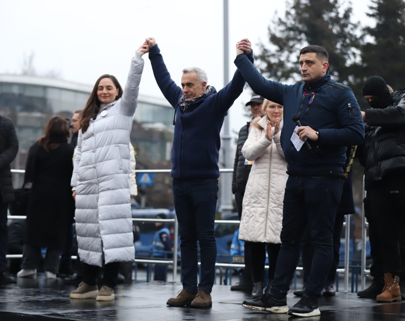Străzi închise de poliție în ultima clipă în București, în timpul mitingului anunțat de AUR pe 1 martie