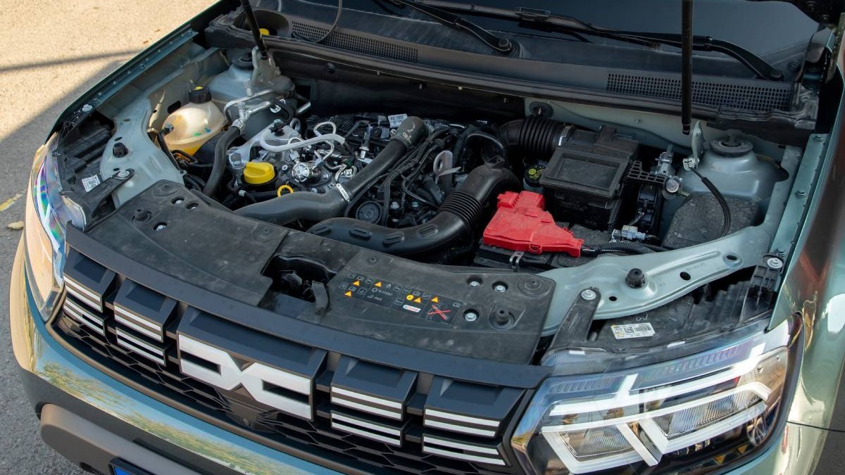  Dacia ar putea primi un motor care funcționează la peste 1 metru sub apă, urcă pante de 45° și are până la 252 CP. Imagine cu caracter ilustrativ. Sursă foto: Shutterstock