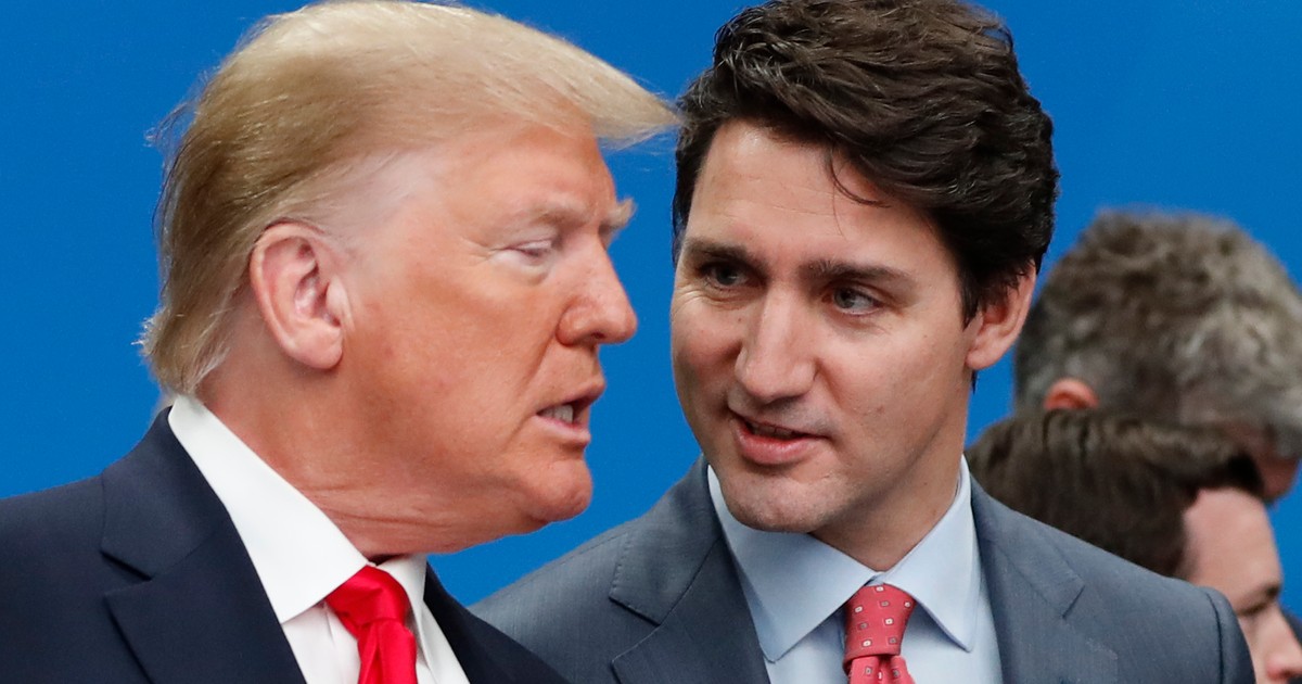 Donald Trump (stânga) și Justin Trudeau surprinși în timpul unei discuții la un summit NATO. Imagine ilustrativă Foto: Profimedia