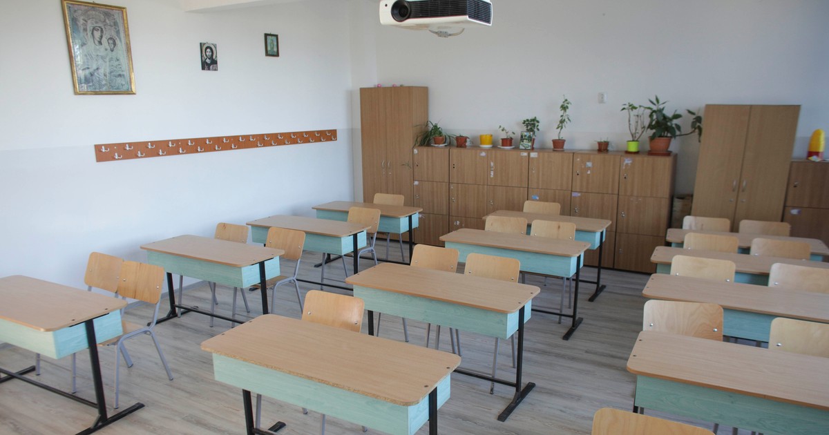 Risc de epidemie de gripă în școlile din București. Clasă goală
