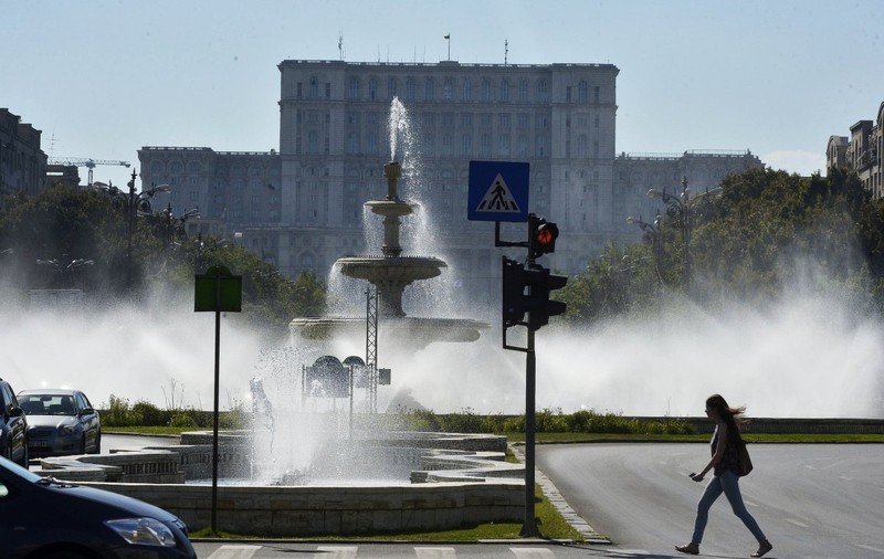 Trei zile de caniculă de astăzi, în toată țara. Temperaturile maxime ating 39 de grade Celsius