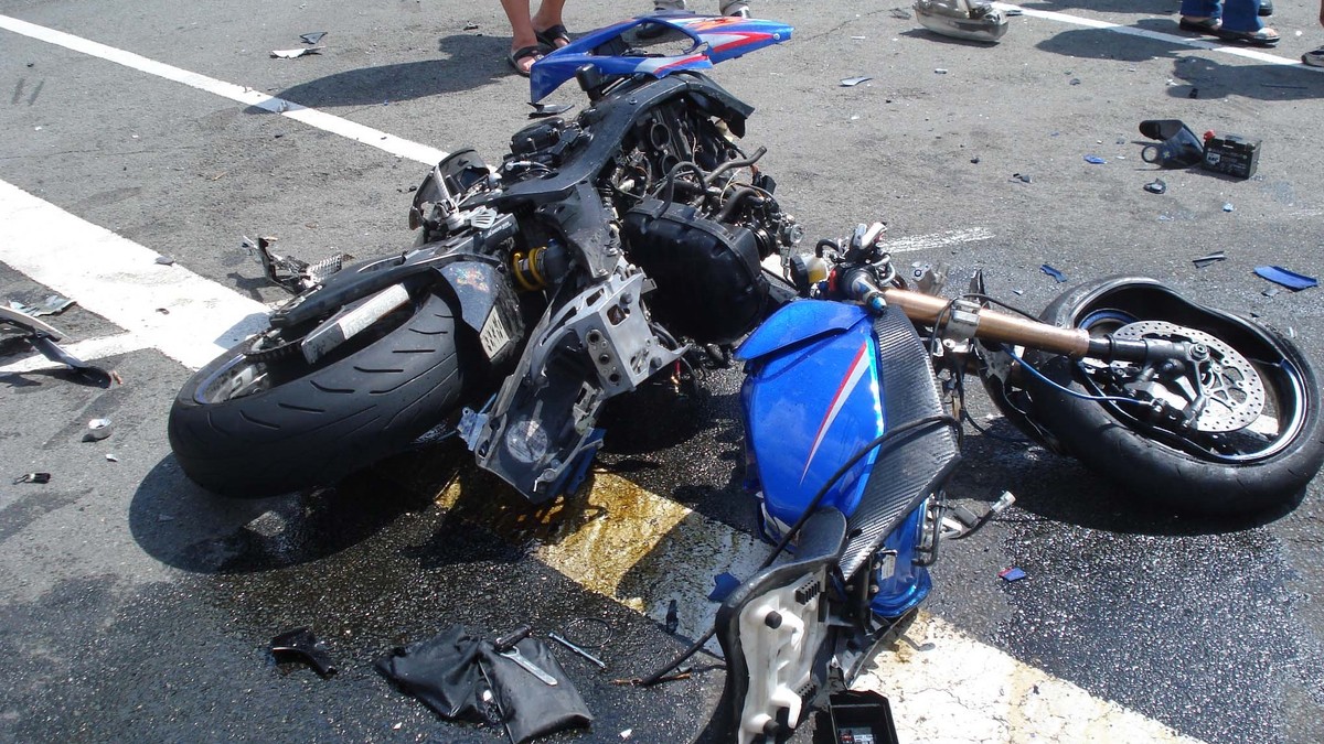 Motociclist lovit de maşina Poliţiei, la Fundata, în timp ce-l urmărea