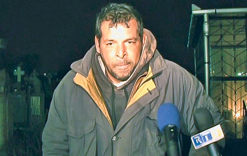 Un bărbat din Mehedinţi doarme de 18 ani într-o criptă!