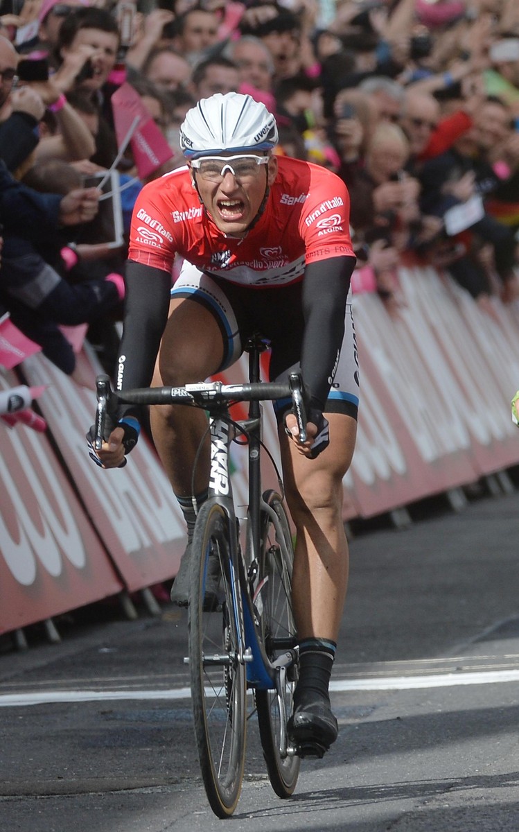 epa04201594 German riders Marcel Kittel of Giant Shiamno team wins the third stage, 187 km between Armagh and Dublin, of the 97th Giro d'Italia cycling race, in Dublin, Ireland, 11 May 2014. EPA/LUCA ZENNARO