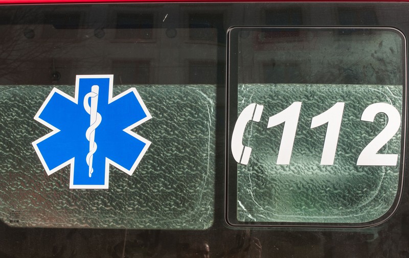 Un bărbat din Prahova a murit în fața unei secții de votare, unde a fost resuscitat