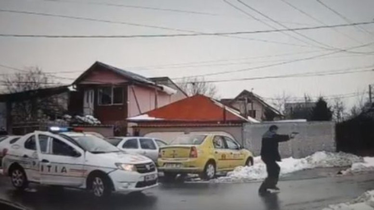 Focuri de armă în Satu Mare după ce doi polițiști au fost loviți