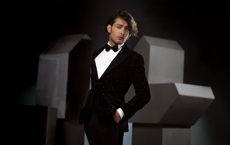 Importanța unui costum de mire elegant