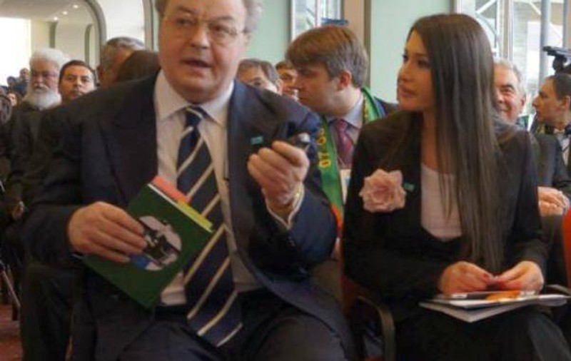 Vadim s-a oferit să-i fie NAŞ NEPOATEI lui Băsescu, dar nu a fost luat în seamă! Vezi CINE O VA BOTEZA pe fetiţa Elenei Băsescu!